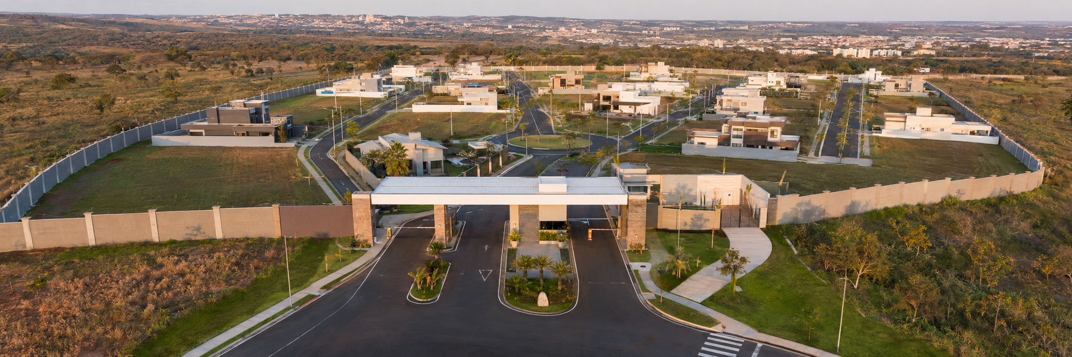 Imagem conceitual do Residencial Villagio do Sol, condomínio fechado com muros e portaria de entrada